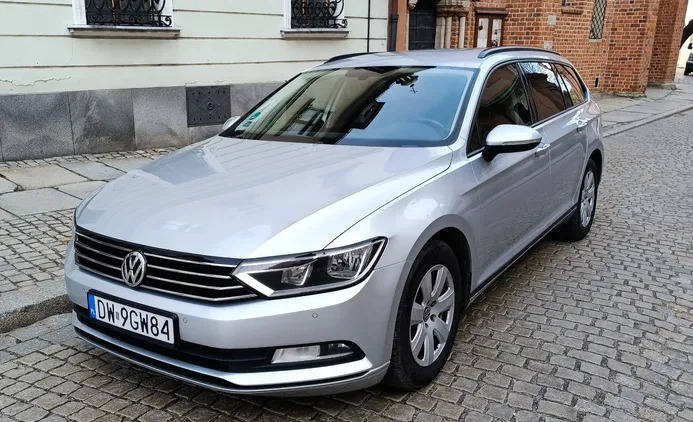 świętokrzyskie Volkswagen Passat cena 45500 przebieg: 244000, rok produkcji 2016 z Wrocław